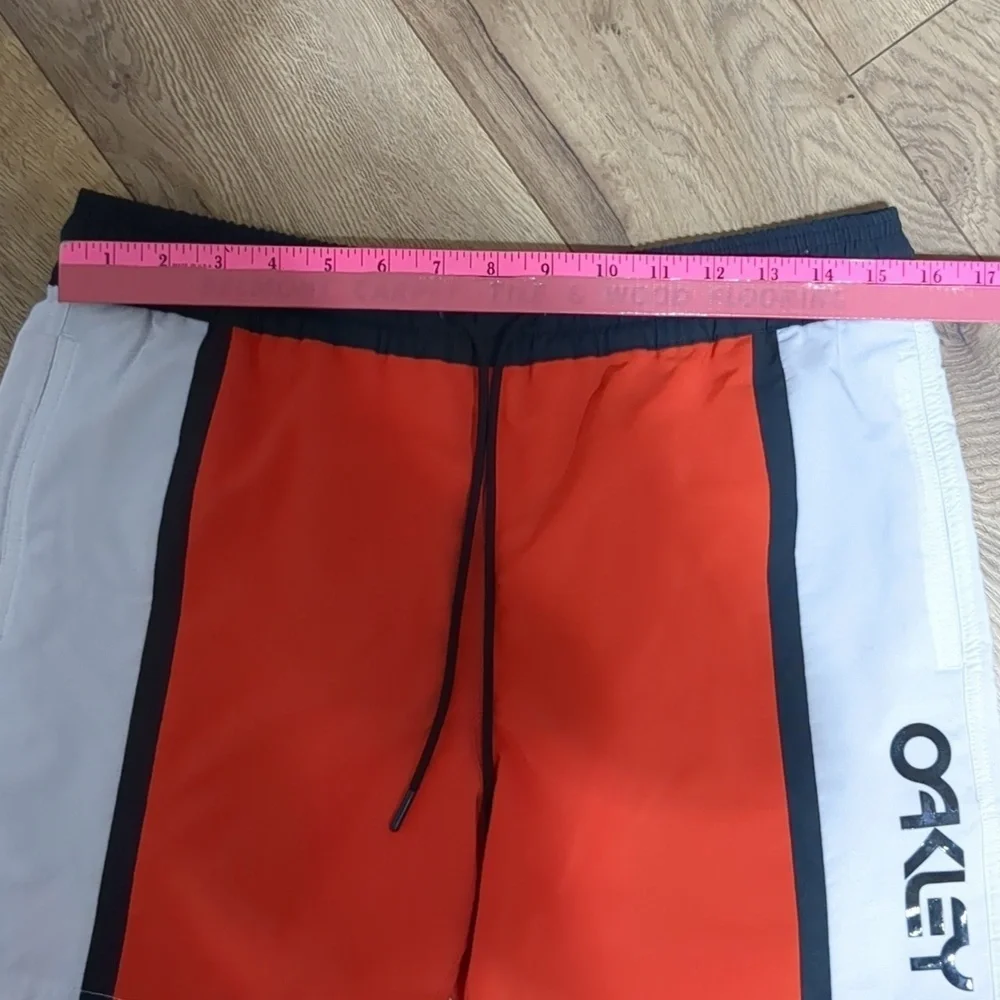 Oakley Cargo Color Block  Board Shorts size Small